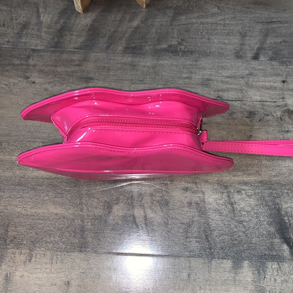 NWOT LANEIGE BARBIE PINK WRISTLET - Picture 4 of 9